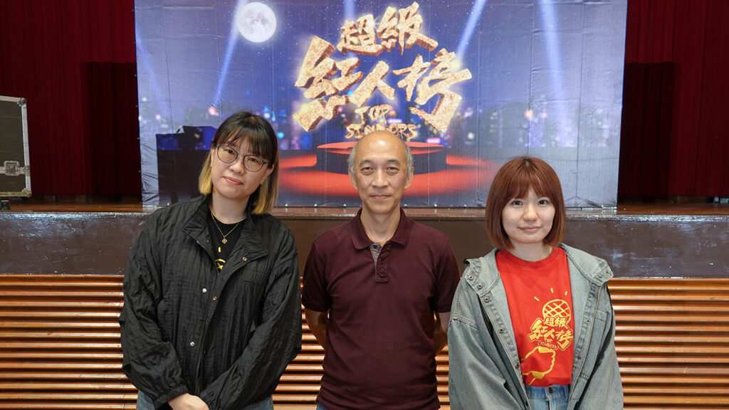 三立台灣台副台長謝孟芬校友（左起）、銘傳廣電系盧瑞均老師、《超級紅人榜》製作人林思婷校友合影